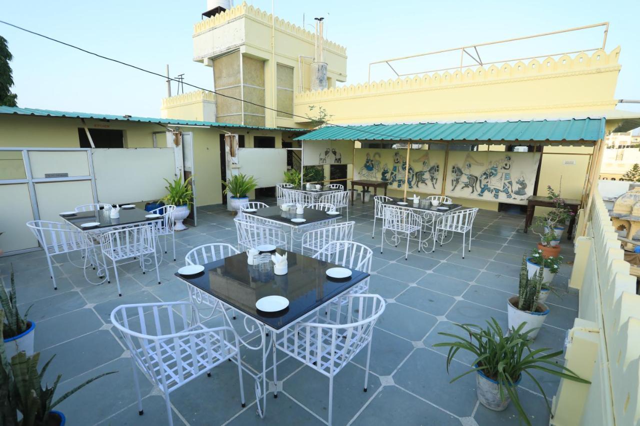 The Kesar Niwas Hotell Udaipur Exteriör bild