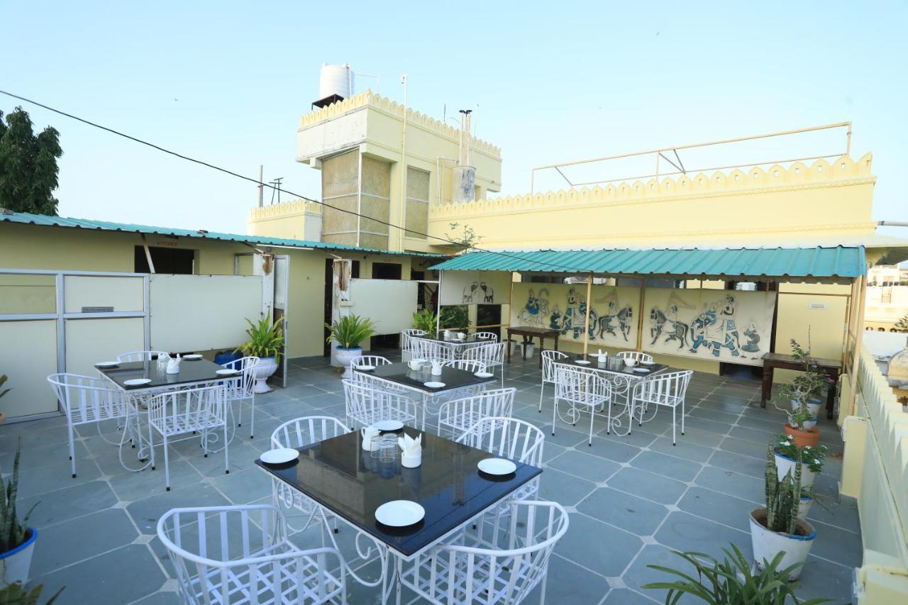 The Kesar Niwas Hotell Udaipur Exteriör bild