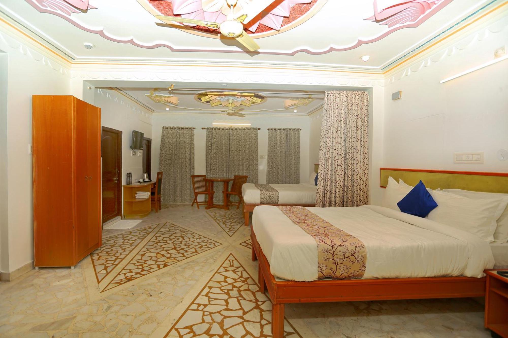 The Kesar Niwas Hotell Udaipur Exteriör bild